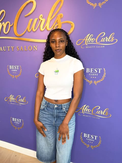 Klant bij de Afro Curls Beauty Salon fotowand in Almere